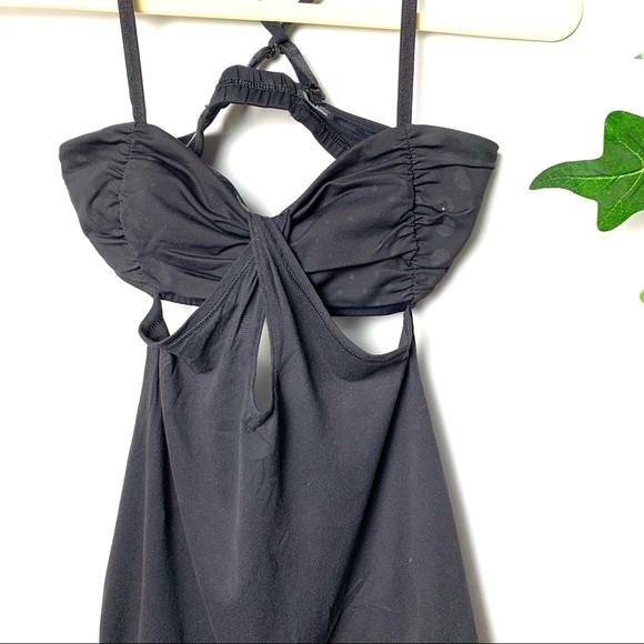 Black Lululemon tank top with built in Bra - Picture 3 of 5